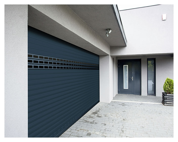 garage gris et porte entrée grise